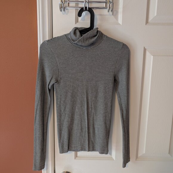 Uniqlo Heattech Extra Warm Turtlenecks 3x - Picture 2 of 10